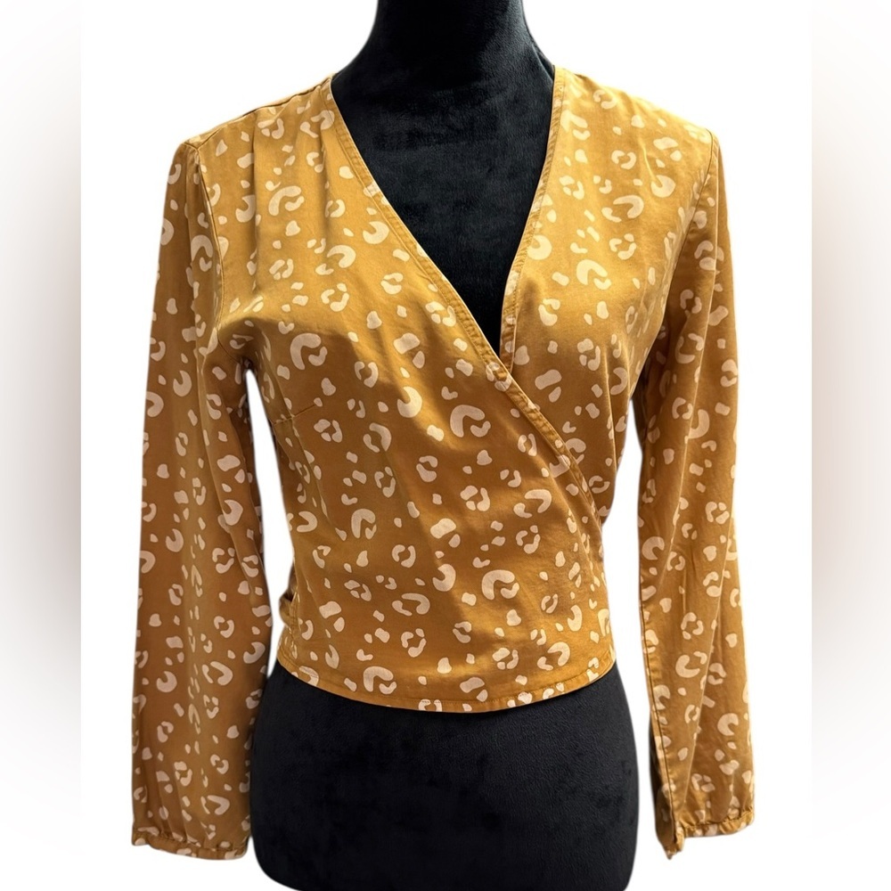 NWT Marine Layer Mustard Leopard Print Wrap Blouse SIZE Medium - Picture 2 of 8